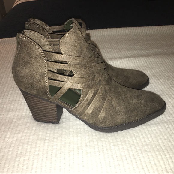 BRAND NEW Green/Gray booties - never worn - Picture 3 of 6
